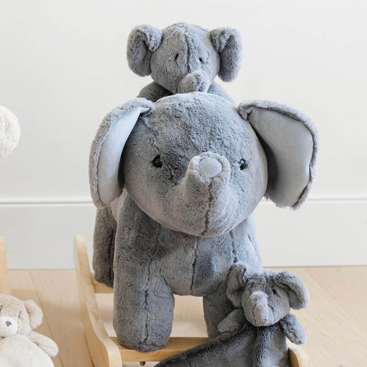 STUFFED ANIMALS: Lamb
