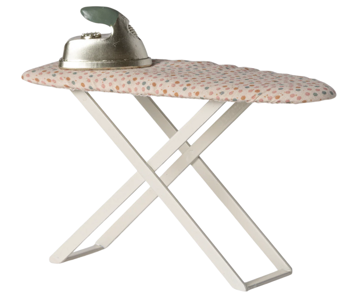 Mouse Iron and ironing board