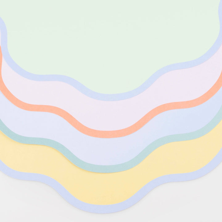 Wavy Round Paper Placemats