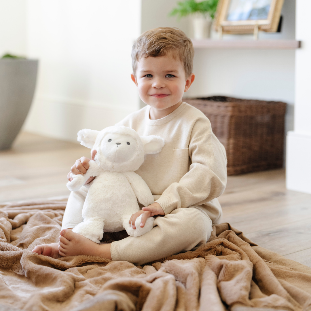 STUFFED ANIMALS: Lamb