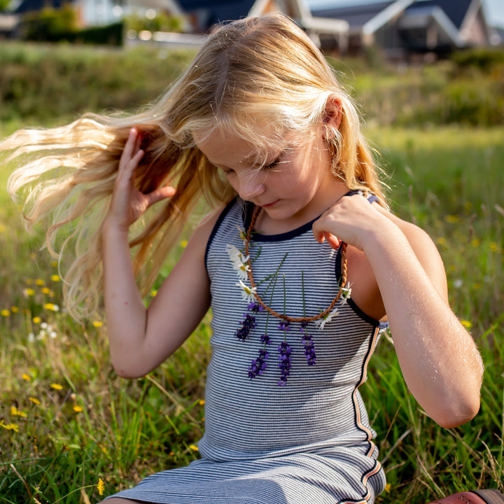 Make Your Own Fresh Flower Necklace