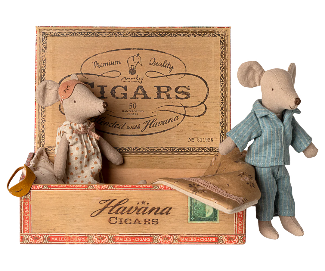 Mum and Dad in Cigarbox