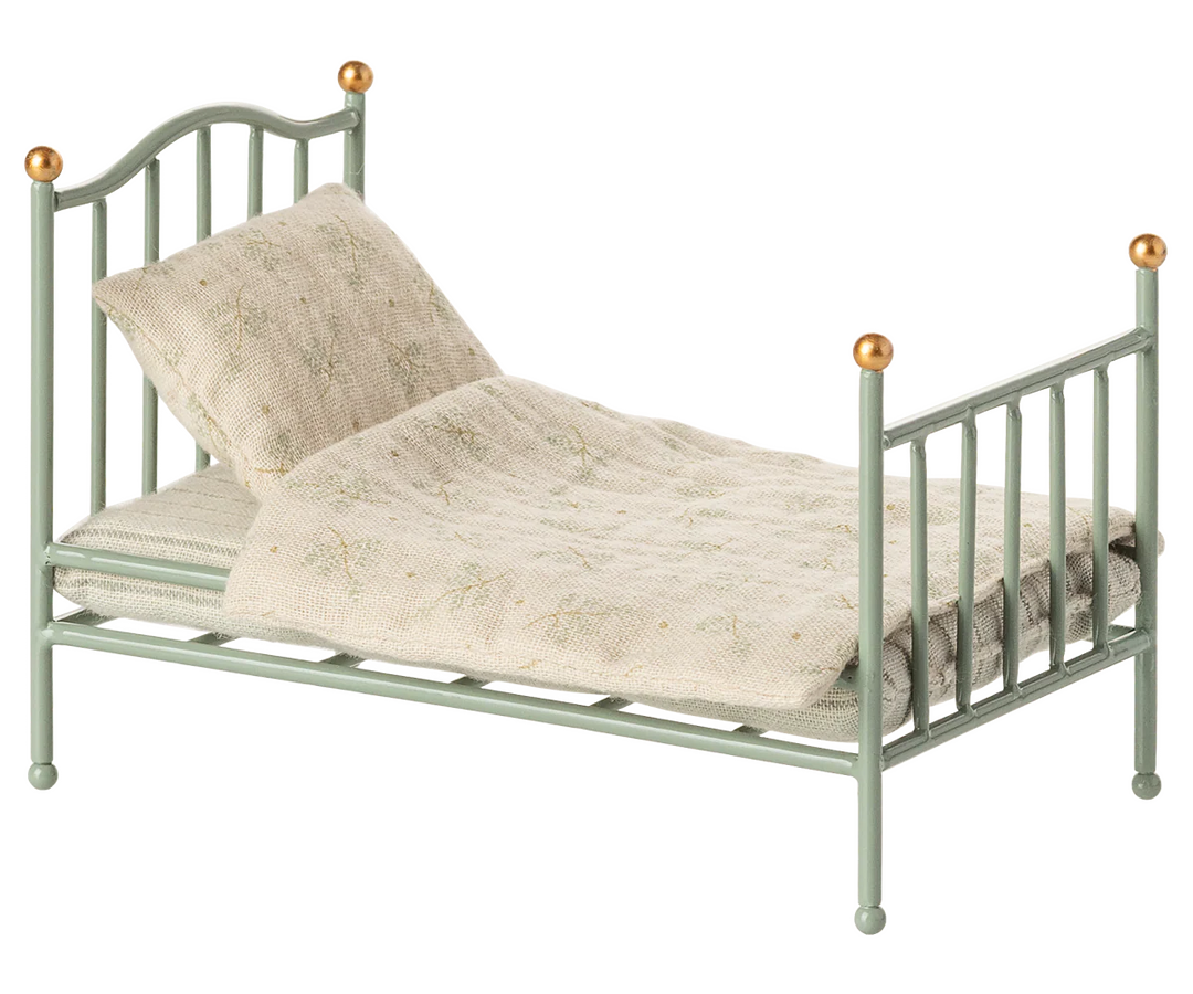 Mint Vintage Bed, Mouse