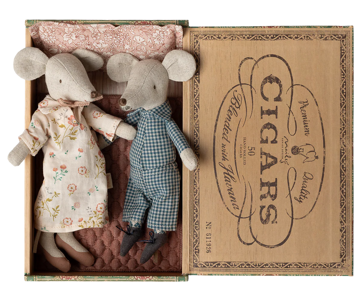 Grandma & Grandpa Mice In Cigarbox