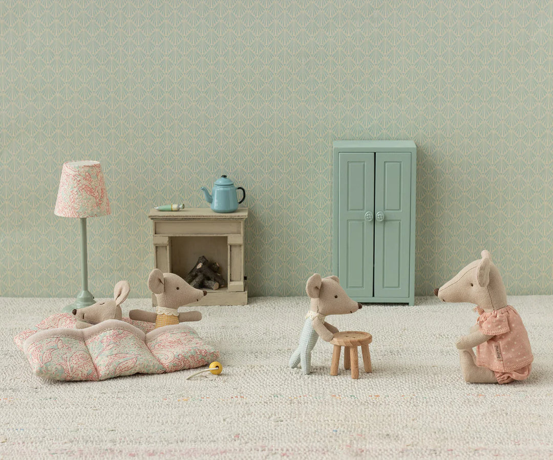 Triplets, Baby mice in matchbox Checker