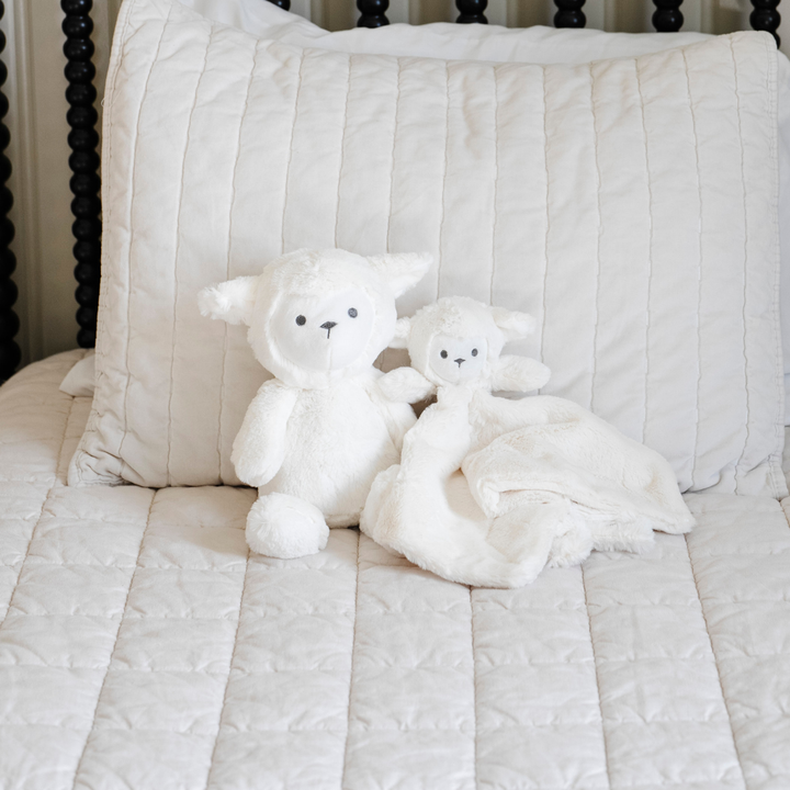 STUFFED ANIMALS: Lamb